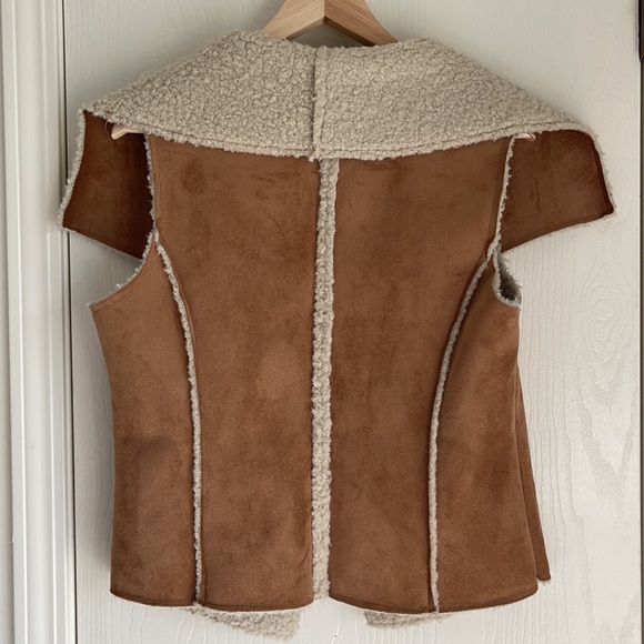 Old Navy Sherpa vest size M-L - Picture 6 of 7